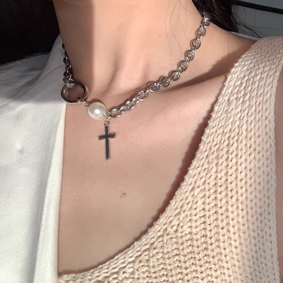Cross Pearl Silver Chain Necklace - Picture 5 of 11